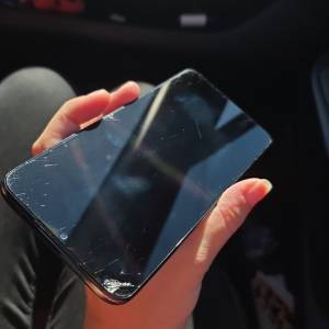 Hitno se prodaje xiomi redmi 8pro sa oštečenjem