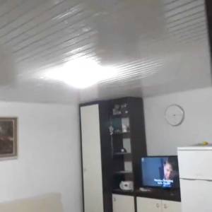 IZNAJMLJUJEM STAN ,MALA KUČA SA DVORIŠTEM I VRTOM.50M2,Ferenščica l