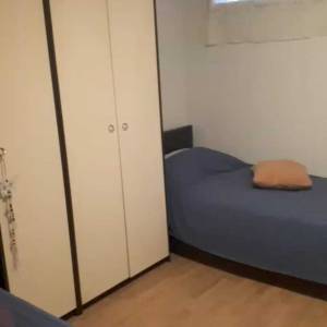 IZNAJMLJUJEM STAN ,MALA KUČA SA DVORIŠTEM I VRTOM.50M2,Ferenščica l