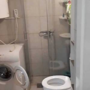 IZNAJMLJUJEM STAN ,MALA KUČA SA DVORIŠTEM I VRTOM.50M2,Ferenščica l