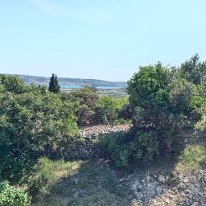 Kaštel Štafilić, 39m2 kuća, 3 pomoćna objekta, 1650m2 poljoprivrednog