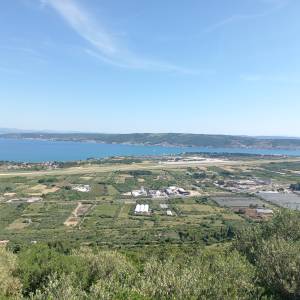 Kaštel Štafilić, 39m2 kuća, 3 pomoćna objekta, 1650m2 poljoprivrednog
