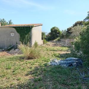 Kaštel Štafilić, 39m2 kuća, 3 pomoćna objekta, 1650m2 poljoprivrednog