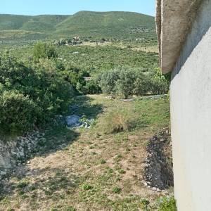 Kaštel Štafilić, 39m2 kuća, 3 pomoćna objekta, 1650m2 poljoprivrednog