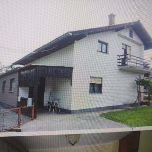 Kuća s okućnicom i livada