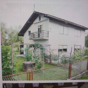 Kuća s okućnicom i livada