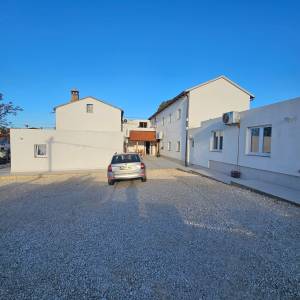 Kuća za najam za 52 radnika, Kaštelir, Istra