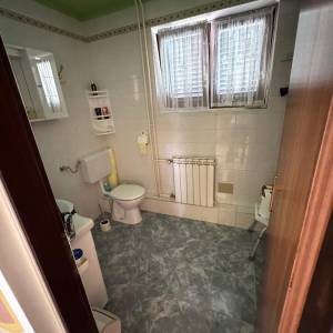 LASINJA - CENTAR, kuća katnica, dupla garaža, parcela 1.000m2