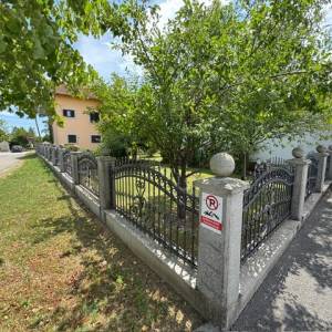 LASINJA - CENTAR, kuća katnica, dupla garaža, parcela 1.000m2