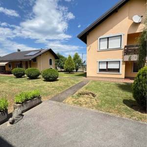 LASINJA - CENTAR, kuća katnica, dupla garaža, parcela 1.000m2