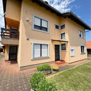 LASINJA - CENTAR, kuća katnica, dupla garaža, parcela 1.000m2