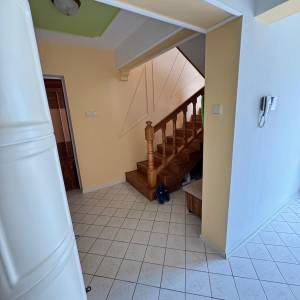 LASINJA - CENTAR, kuća katnica, dupla garaža, parcela 1.000m2