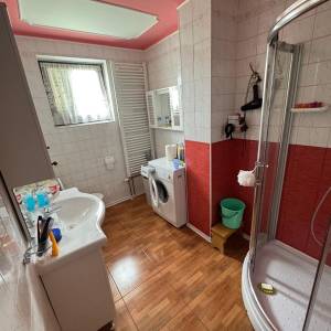 LASINJA - CENTAR, kuća katnica, dupla garaža, parcela 1.000m2