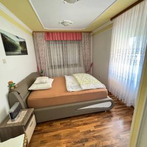 LASINJA - CENTAR, kuća katnica, dupla garaža, parcela 1.000m2