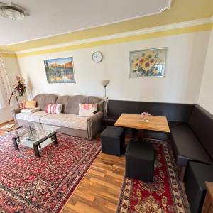 LASINJA - CENTAR, kuća katnica, dupla garaža, parcela 1.000m2