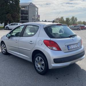 Peugeot 207 1,4, 2011 benzin