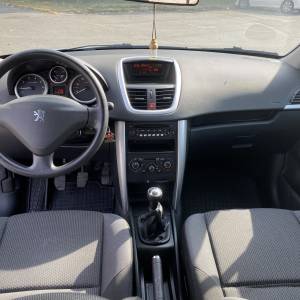 Peugeot 207 1,4, 2011 benzin