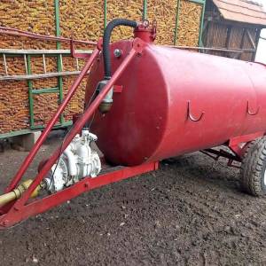 Prodaje se cisterna CREINA 2.700 litara