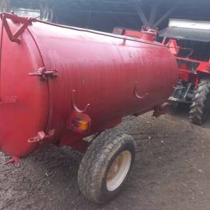 Prodaje se cisterna CREINA 2.700 litara
