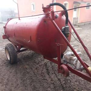 Prodaje se cisterna CREINA 2.700 litara
