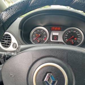 Prodajem automobil marke Renault clio