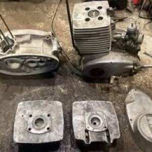 prodajem mašinu 250 ccm za mz (TS) i (ES ) i jednu u djelovima