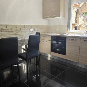 Prodajem stan s dvije spavaće sobe, Sinj, Glavice, 57.00 m2