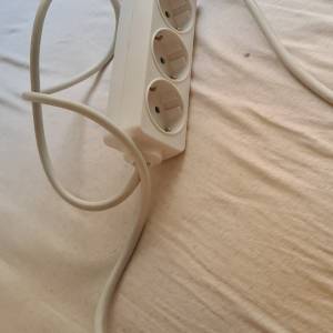 Produžni kabel od 3 rupe. 1.5 m dug.