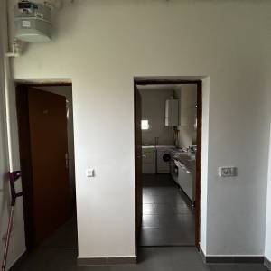 SESV. KRALJEVEC - KUĆA S DVA ETAŽIRANA STANA + PARKING + VRT!