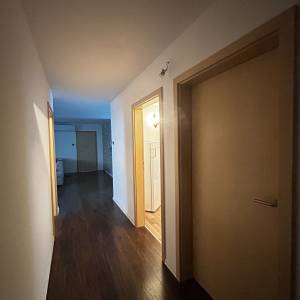 SESV. KRALJEVEC - KUĆA S DVA ETAŽIRANA STANA + PARKING + VRT!