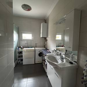 SESV. KRALJEVEC - KUĆA S DVA ETAŽIRANA STANA + PARKING + VRT!