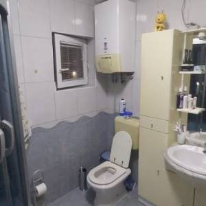 SESVETE, KUĆA 330 m2 SA POSL. PROSTOROM I 2 STANA (prodaja)
