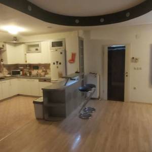 SESVETE, KUĆA 330 m2 SA POSL. PROSTOROM I 2 STANA (prodaja)