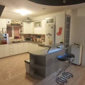 SESVETE, KUĆA 330 m2 SA POSL. PROSTOROM I 2 STANA (prodaja)