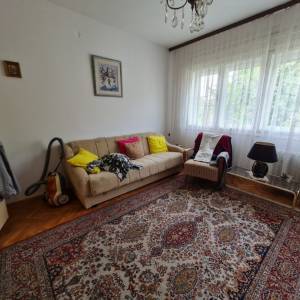 SREBRNJAK - KUĆA ZA RENOVIRANJE ILI RUŠENJE- PARCELA 556M2 (prodaja)