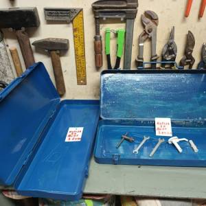 Staklene zdjele i razne stvari za domaćinstvo