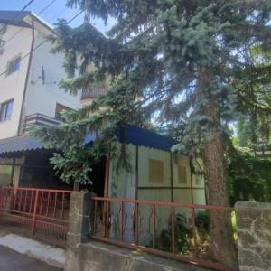 ZAGREB, OKRETIŠTE DUBRAVA, KUĆA SA 3 STANA I POSL. PROSTORIMA (prodaja