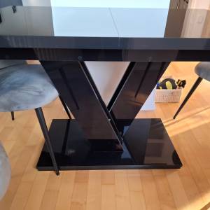 Blagovaonski stol na razvlačenje