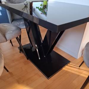 Blagovaonski stol na razvlačenje