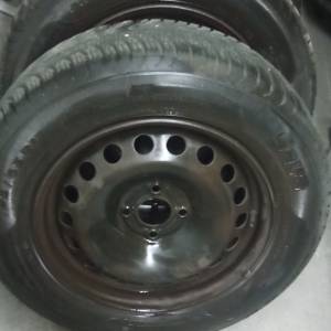 Gume cjelogodišnje Sava 195/65/15 4 kom. na čeličnim felgama.