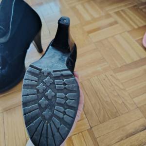 Kožne Sajmonice na petu