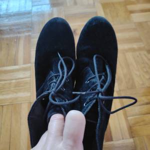 Kožne Sajmonice na petu