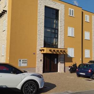 Nekretnina-Tribunj stan nedaleko od mora (prodaja)