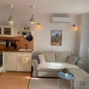 Nekretnina-Tribunj stan nedaleko od mora (prodaja)