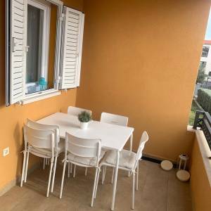 Nekretnina-Tribunj stan nedaleko od mora (prodaja)