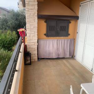 Nekretnina-Tribunj stan nedaleko od mora (prodaja)