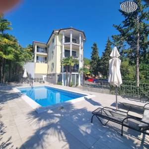 Opatija, luksuzan stan 2S+DB s parkingom, najam (iznajmljivanje)