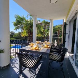 Opatija, luksuzan stan 2S+DB s parkingom, najam (iznajmljivanje)