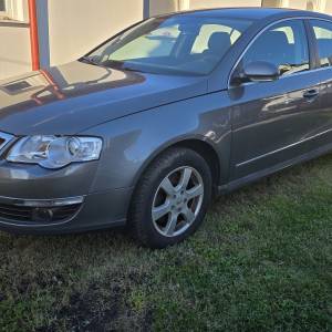 Passat,201000 tkm,2006,uscuvan,vlasnik 70 godina.