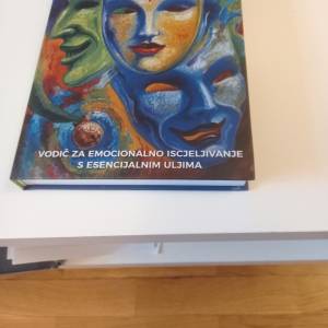 Prodajem komplet knjiga autorice Zrinke Jezdić